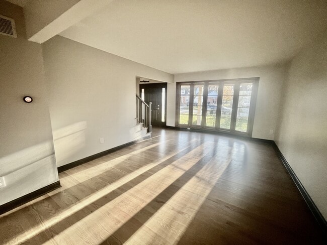 Building Photo - 5160 Orchard Crest