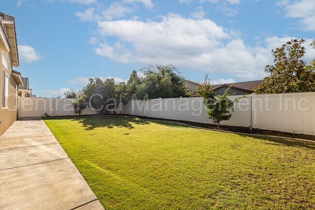 Building Photo - 4 Bedroom/3 Bath Home with Office and Paid Solar - $3295 Per Month!