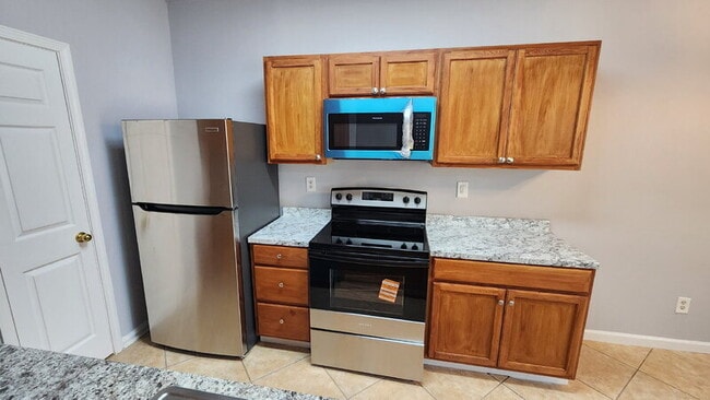 Building Photo - 385 Brookview Dr