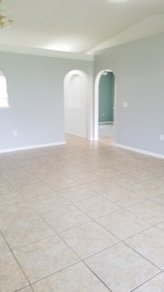 Building Photo - 4100 Mendenwood Ln