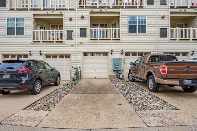 Building Photo - Desirable Two Level Condo For Lease - Not Pet Friendly