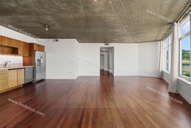 Building Photo - The Civic | 11th Floor 2BD/2BA with Stunning Portland Views, Free Parking and Free Utilities!