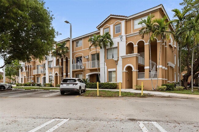 Building Photo - 17640 NW 73rd Ave