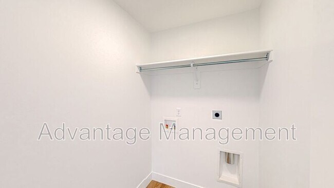 Building Photo - 1583 Stark Dr