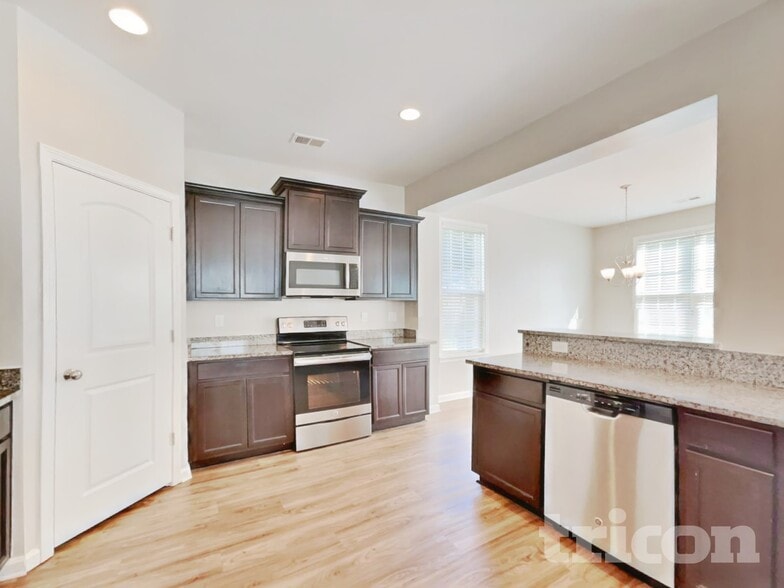 Building Photo - 127 Dunnsmore Dr