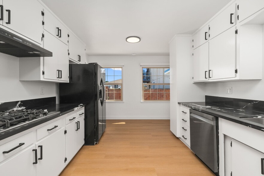 Building Photo - 456 Casselman St