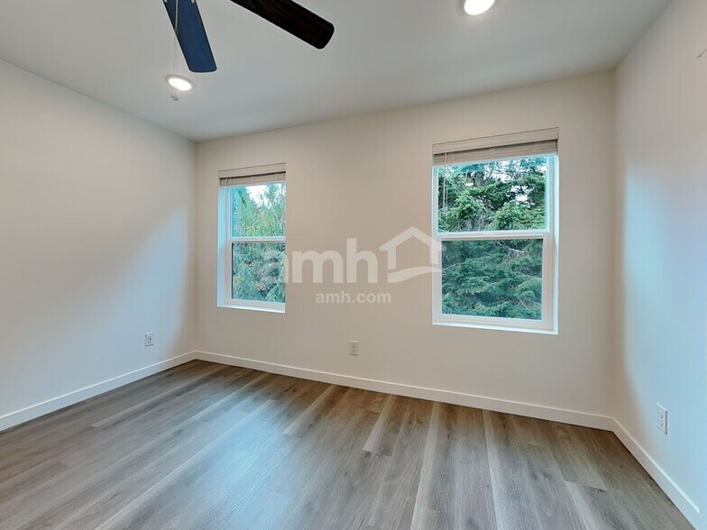 Building Photo - 5019 Washington St SE