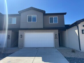 Building Photo - 3 Bedroom Home!
