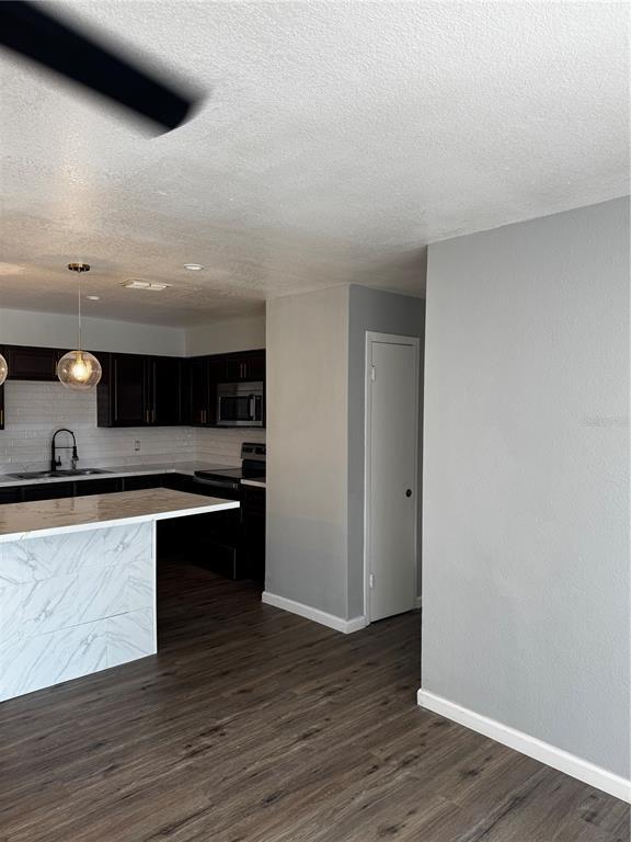 Building Photo - 409 Fern Rd