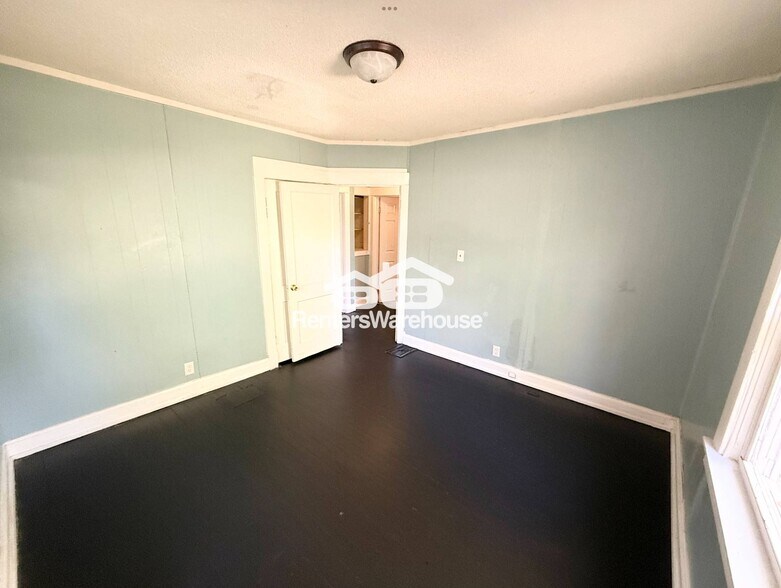 Building Photo - 1526 E 50th St