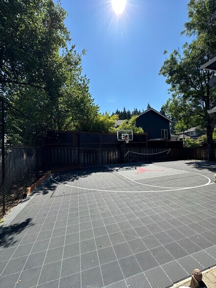 Building Photo - 16205 SW Cameron Ct
