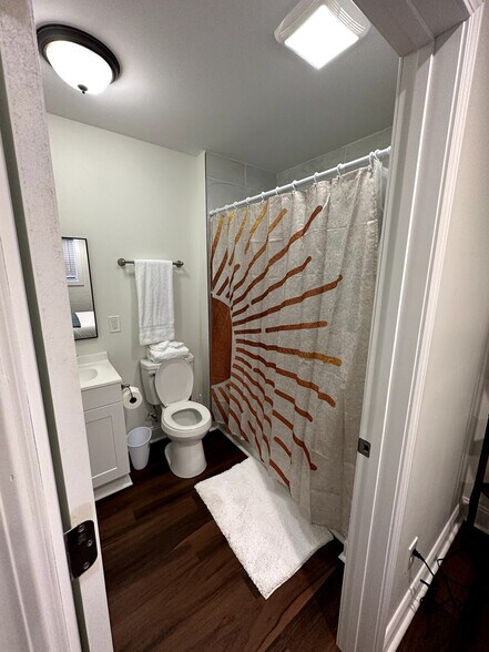 Building Photo - 107 David St