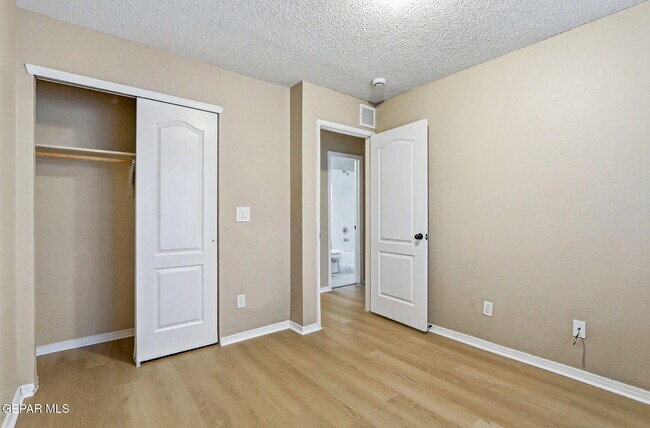 Building Photo - 732 Desert Sage Dr