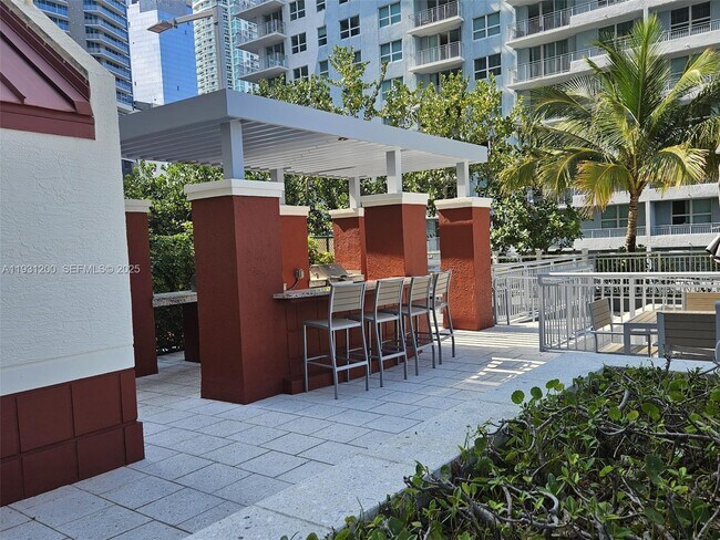 Building Photo - 1155 Brickell Bay Dr