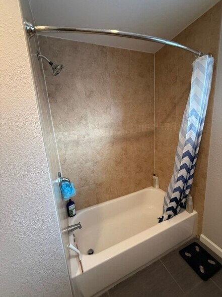 Building Photo - 5706 Jellison St