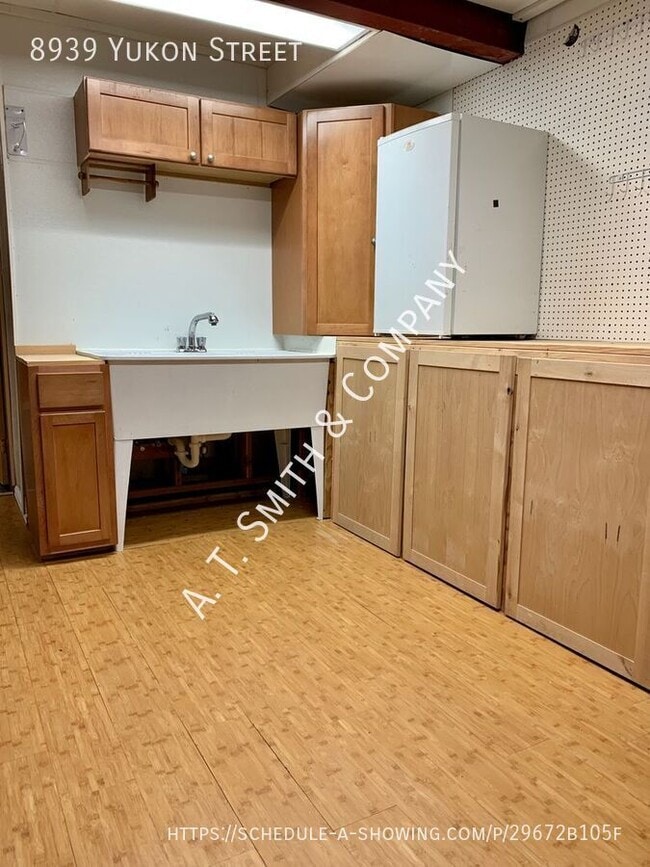 Building Photo - 8939 Yukon St