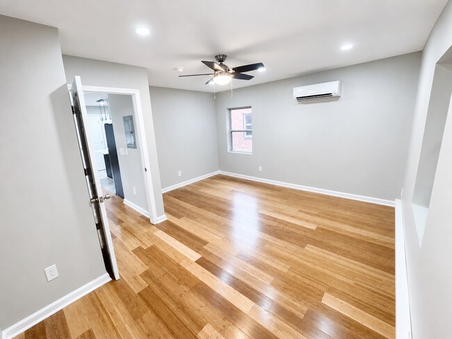 Building Photo - 3839 Beechwood Blvd