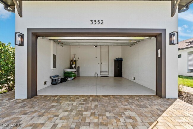 Building Photo - 3552 Hibiscus Ave