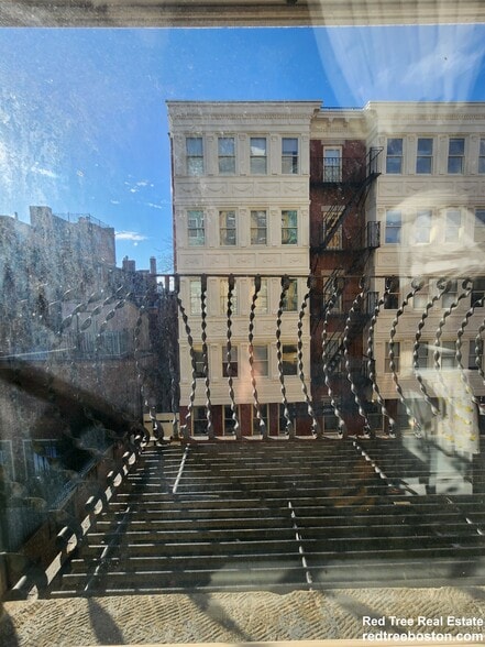 Building Photo - 108 Myrtle St