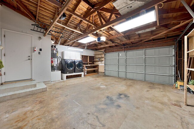Building Photo - Charmingly Remodeled 3 Bed, 2 Bath Home Ne...