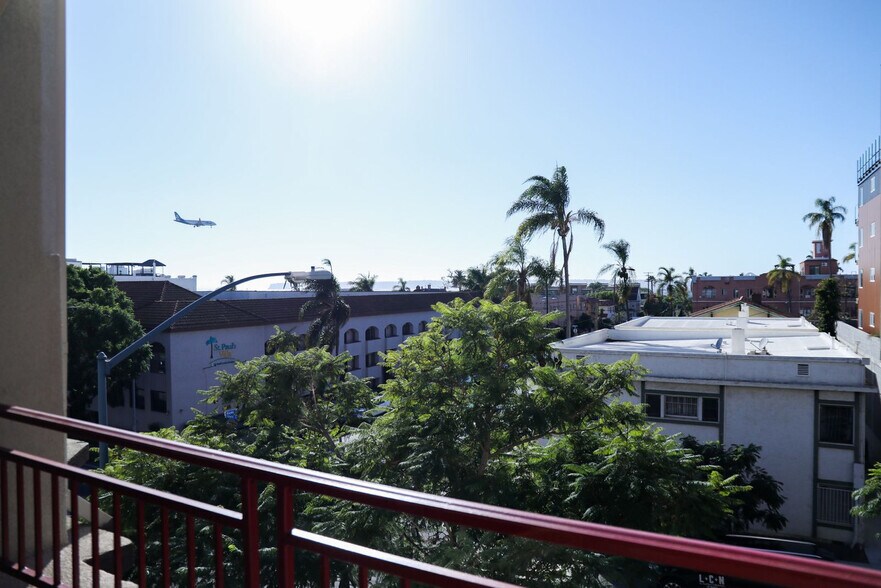 Building Photo - 2419 Fifth Avenue-SI FL1-ID1335164P