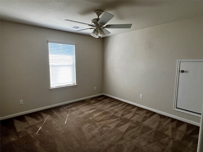 Building Photo - 10621 Sunflower Dr