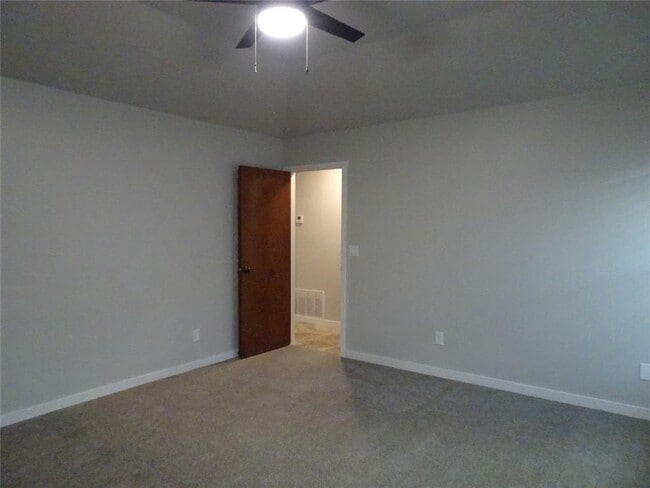 Building Photo - 8412 Pinewood Dr