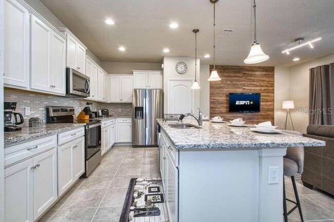 Building Photo - 2414 Dubai St