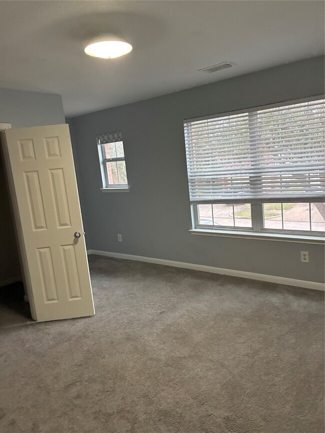 Building Photo - 9126 Kendale Dr