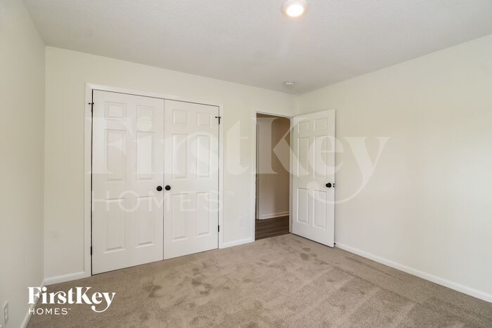 Building Photo - 1810 Chestnut Dr