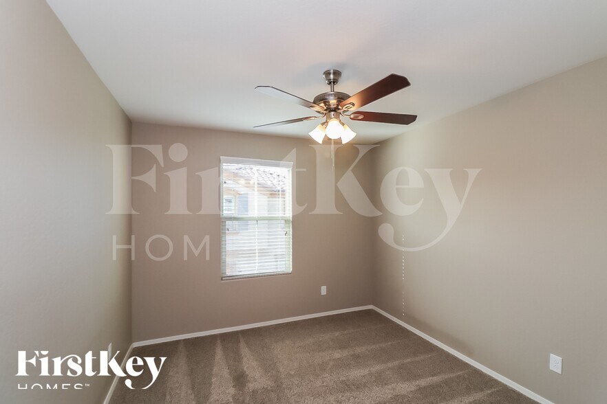 Building Photo - 5115 E Greenway St