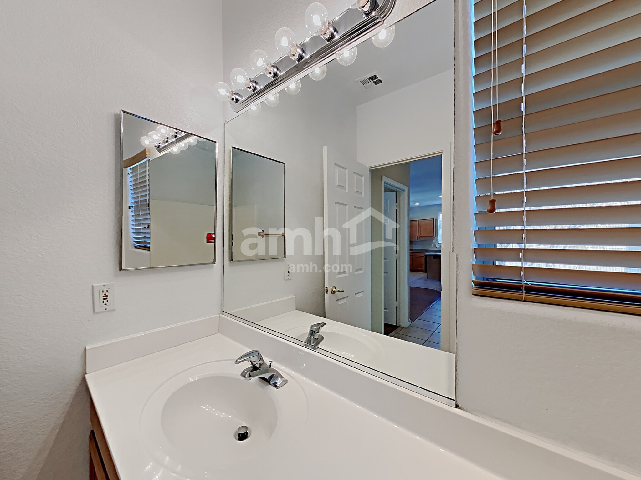 Building Photo - 17514 W Ocotillo Ave