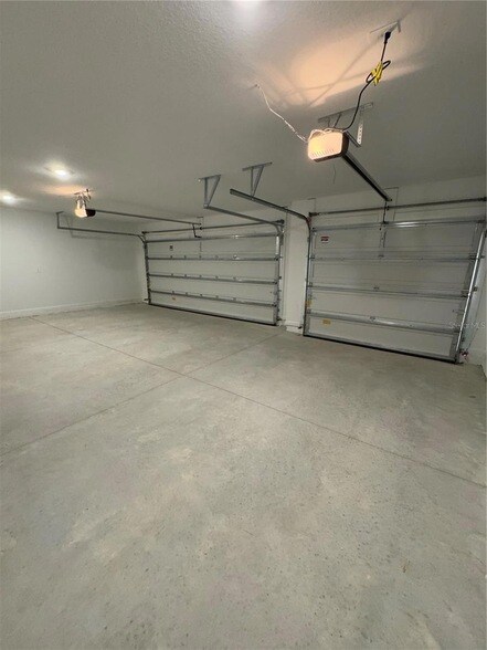Building Photo - 8924 SW 41st Terrace
