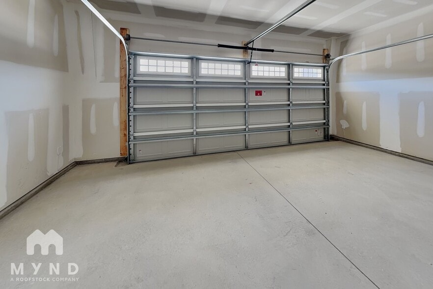 Building Photo - 3512 Rosebush Dr