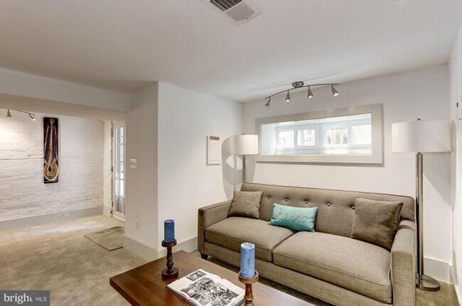 Living space - 1023 Otis Pl NW