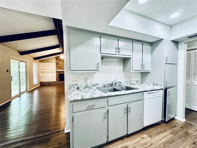 Building Photo - 1504 Sagebrush Dr