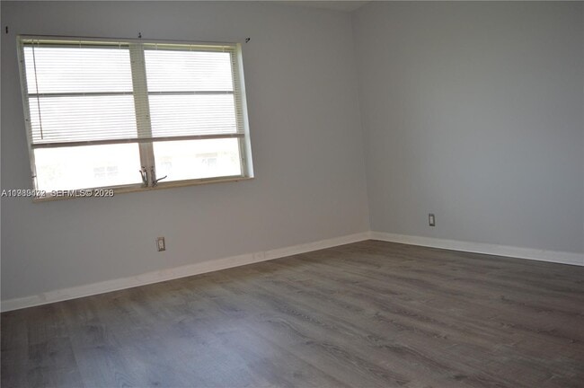 Building Photo - 9 NE 19th Ct