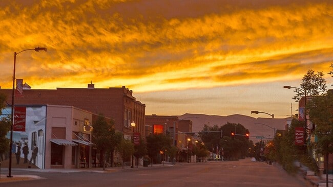 Building Photo - 402 Hazel Ave