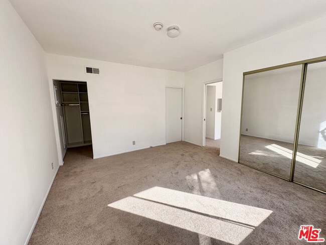 Building Photo - 6069 1/2 Cashio St