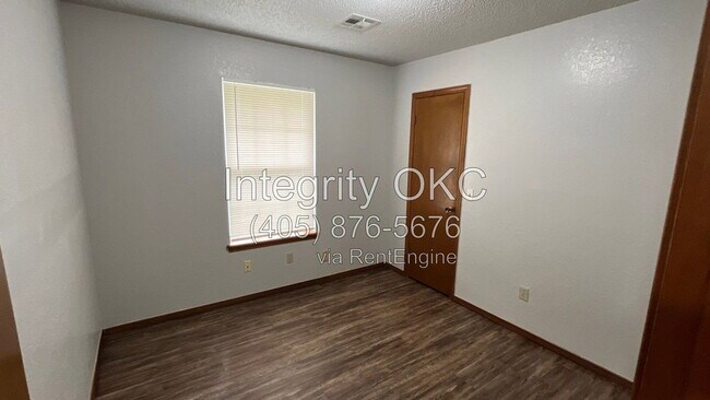 Building Photo - 1501 SE 52nd St