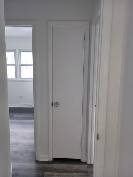 Building Photo - 1A Saybrook Dr