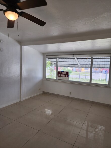 Building Photo - 5372 NE 17th Ave