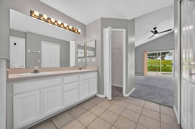 Building Photo - 2235 Mallory Cir