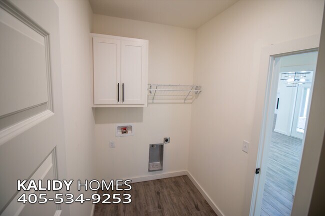 Building Photo - 17584 Salma Rd
