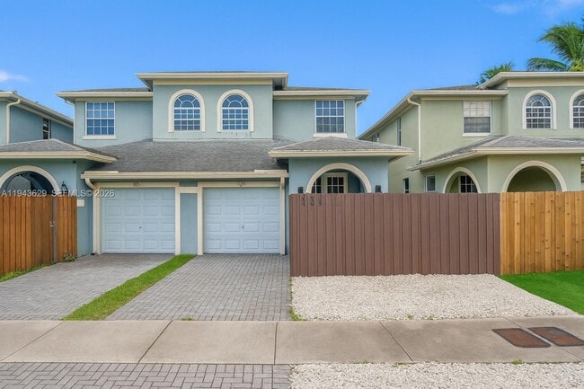 Building Photo - 1139 NE 3rd Ave