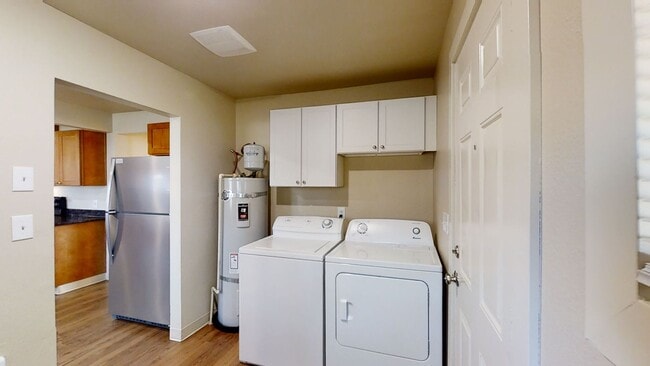 Building Photo - Country House w/ 2 Bedroom + Den - Washer, Dryer, Storage Shed & Plentiful Parking!