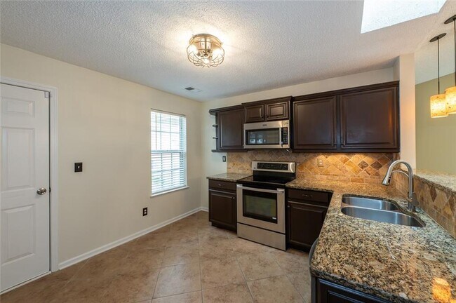 Building Photo - 3100 Pebble Creek Ln