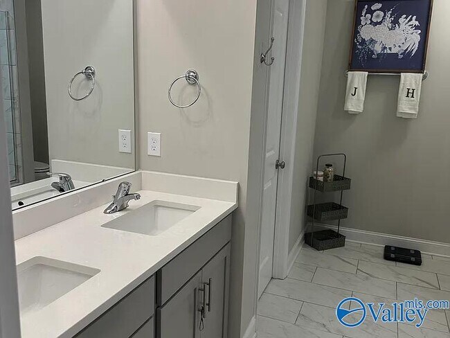 Building Photo - 4024 Rockland Cir SE
