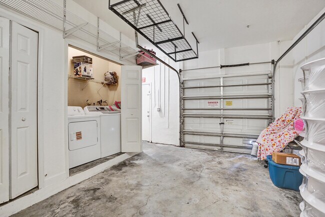 Building Photo - 3911 Shoma Dr