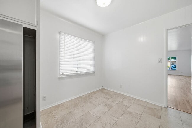 Building Photo - Refreshed Single Family Home with Lots of ...